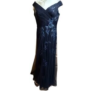 MGNY Madeline Gardner New York Mother of the Bride Dress Size 6. Gently Used